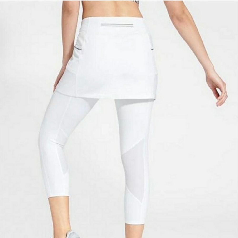 Athleta Be Free 2-in-1 white capris and skirt, size XL